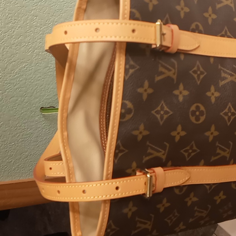 L V Bucket In Excellent Condition - image 5